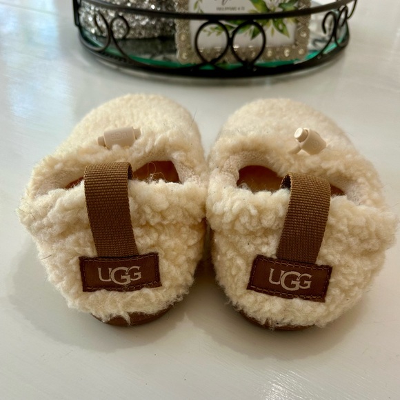 UGG children’s T Plusy Slippers - Picture 2 of 3